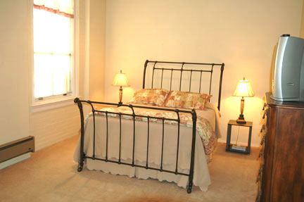 105 Main bedroom with queen bed - Gym Club Suites, Bisbee Arizona Hotels